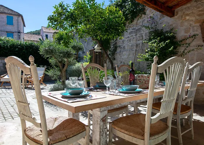 Garden House Villa *